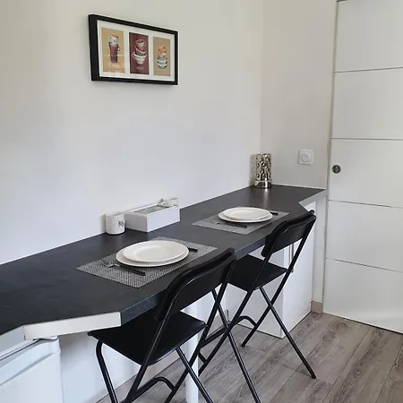 A 500m Du Meett Apartment